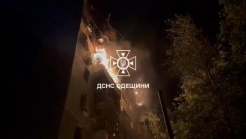ЗЕЛЕНСКИ У ТОТАЛНОМ ШОКУ: Руске снаге напале Украјину са 300 дронова и више од 30 ракета (ФОТО/ВИДЕО) ЗЕЛЕНСКИ У ТОТАЛНОМ ШОКУ: Руске снаге напале Украјину са 300 дронова и више од 30 ракета (ФОТО/ВИДЕО)