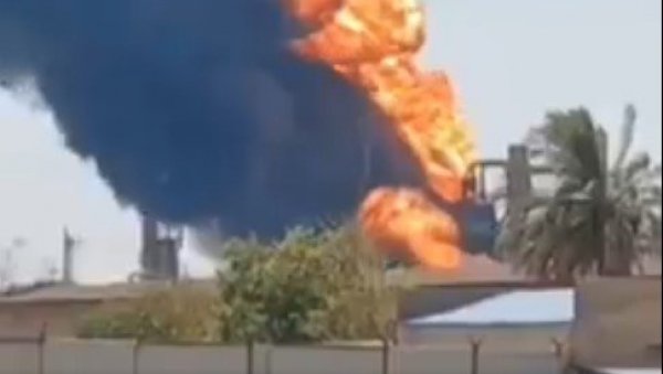 ИМА МРТВИХ У СТРАВИЧНОМ ПОЖАРУ У ИРАНУ: Процурела пумпа у рафинерији, познато да ли је било знакова саботаже (ВИДЕО) ИМА МРТВИХ У СТРАВИЧНОМ ПОЖАРУ У ИРАНУ: Процурела пумпа у рафинерији, познато да ли је било знакова саботаже (ВИДЕО)