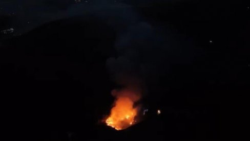 OGLASILI SE NADLEŽNI POSLE EKSPLOZIJE METANA NA DEPONIJI GOLO BRDO: Ugašeno 70 odsto požara, vatra se nije proširila (VIDEO) OGLASILI SE NADLEŽNI POSLE EKSPLOZIJE METANA NA DEPONIJI GOLO BRDO: Ugašeno 70 odsto požara, vatra se nije proširila (VIDEO)