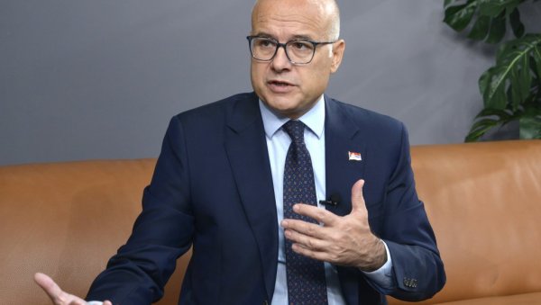 ВУЧЕВИЋ ОДГОВОРИО НА НОВЕ НАПАДЕ НА ПРЕДСЕДНИКА ВУЧИЋА: Зукан Хелез одапиње шовинистичке стреле!
