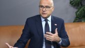 ВУЧЕВИЋ ОДГОВОРИО НА НОВЕ НАПАДЕ НА ПРЕДСЕДНИКА ВУЧИЋА: Зукан Хелез одапиње шовинистичке стреле!