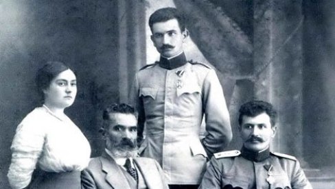 ДВОГОДИШЊЕНЕ ПРИПРЕМЕ ЗА УБИСТВО КРАЉА И КРАЉИЦЕ: Млађи официри нису могли да сваре Александрову женидбу ДВОГОДИШЊЕНЕ ПРИПРЕМЕ ЗА УБИСТВО КРАЉА И КРАЉИЦЕ: Млађи официри нису могли да сваре Александрову женидбу
