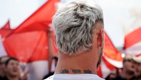 SRBIJA OVO NE PAMTI: Marko Arnautović sleteo u Beograd da potpiše za Zvezdu, a na aerodromu Nikola Tesla... (VIDEO) SRBIJA OVO NE PAMTI: Marko Arnautović sleteo u Beograd da potpiše za Zvezdu, a na aerodromu Nikola Tesla... (VIDEO)