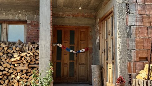 ПОПИО КАФУ СА СУПРУГОМ, ПА ЈОЈ ПРЕРЕЗАО ВРАТ: Војни пензионер осуђен због стравичног злочина код Ниша - Ево коју казну је добио