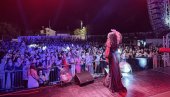 ЕМОЦИЈЕ ПРЕПЛАВИЛЕ СТАДИОН: Драгана Мирковић заблистала у Мостару, а све је било данима унапред распродато (ФОТО)