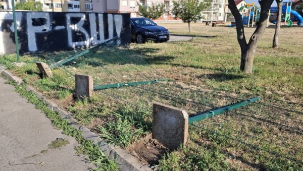 ГОДИШЊА ШТЕТА ВИШЕ МИЛИОНА ДИНАРА: Вандализам у Вршцу узео маха, уништавају јавне чесме, цветне ронделе... ГОДИШЊА ШТЕТА ВИШЕ МИЛИОНА ДИНАРА: Вандализам у Вршцу узео маха, уништавају јавне чесме, цветне ронделе...