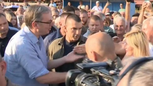 ВУЧИЋ У ПОЖЕГИ НА ВЕЛИКОМ ВЕСЕЉУ: Успели смо да победимо обојену револуцију! Молим вас пружите руку блокадерима, а одговорни нека одговарају ВУЧИЋ У ПОЖЕГИ НА ВЕЛИКОМ ВЕСЕЉУ: Успели смо да победимо обојену револуцију! Молим вас пружите руку блокадерима, а одговорни нека одговарају