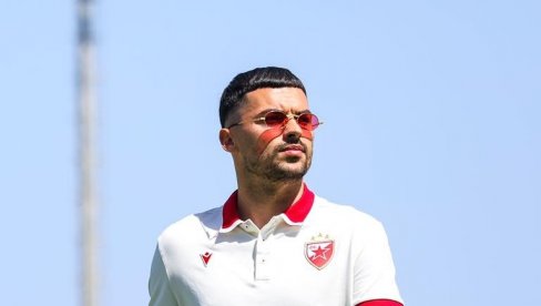 NA TERENU NIJE, NA TRIBINI JESTE: Nemanja Radonjić vodi navijanje na severu na meču Crvena zvezda - Leh (FOTO) NA TERENU NIJE, NA TRIBINI JESTE: Nemanja Radonjić vodi navijanje na severu na meču Crvena zvezda - Leh (FOTO)