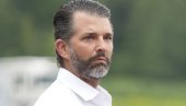 ТРАМП МЛАЂИ УДАРИО ЖЕСТОКО: Обама лажирао Русе, медији учествовали у превари (ВИДЕО) ТРАМП МЛАЂИ УДАРИО ЖЕСТОКО: Обама лажирао Русе, медији учествовали у превари (ВИДЕО)