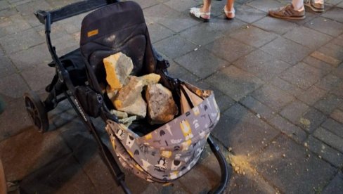 DEČJA KOLICA PUNA KAMENJA: Blokaderi zgubidani se pripremaju za izazivanje haosa u centru Beograda (FOTO/VIDEO) DEČJA KOLICA PUNA KAMENJA: Blokaderi zgubidani se pripremaju za izazivanje haosa u centru Beograda (FOTO/VIDEO)