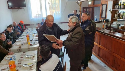 USPOMENA NA VOJNIČKE DANE: Služili vojsku zajedno, a onda se sreli u Srpskoj Crnji