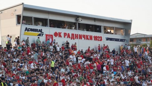 КИША ГОЛОВА У КРАГУЈЕВЦУ: Раднички и Чукарички одиграли спектакуларан меч у заосталој утакмици 15. кола Суперлиге Србије