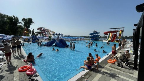SPAS OD VRUĆINE NOĆNO KUPANJE: Bazeni u Smederevu i Smederevskoj Palanci rade i do ponoći SPAS OD VRUĆINE NOĆNO KUPANJE: Bazeni u Smederevu i Smederevskoj Palanci rade i do ponoći