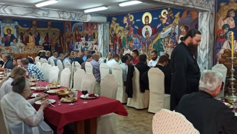 SLAVA BOGORODIČINOG MANASTIRA U DONJEM BUDAČKOM: Veliki broj vernika na trpezi ljubavi (FOTO) SLAVA BOGORODIČINOG MANASTIRA U DONJEM BUDAČKOM: Veliki broj vernika na trpezi ljubavi (FOTO)