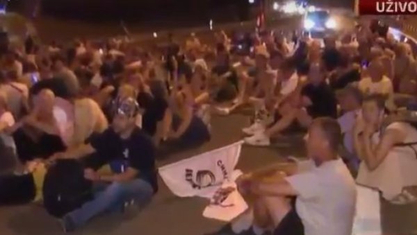 ПОЛИЦИЈА СПРЕЧИЛА ТЕРОР БЛОКАДЕРА ЗГУБИДАНА: Угрожавали животе на Милошу Великом - лисице на рукама организаторима терора