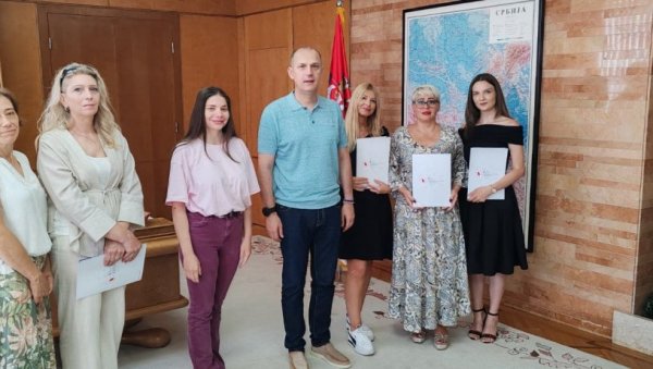 Лончар уручио уговоре о раду новој групи здравствених радника који се враћају из дијаспоре