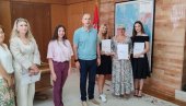 Lončar uručio ugovore o radu novoj grupi zdravstvenih radnika koji se vraćaju iz dijaspore