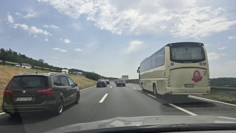VOZAČI OBRATITE PAŽNJU: Nenormalna gužva posle naplatne rampe ka ovom gradu (FOTO/VIDEO)