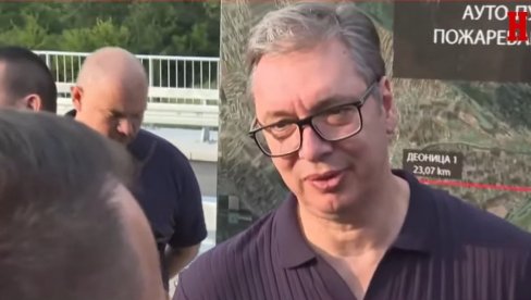 VUČIĆ O OBOJENOJ REVOLUCIJI: Problem je što žive drugu društvenu realnost, van normi, van zakona