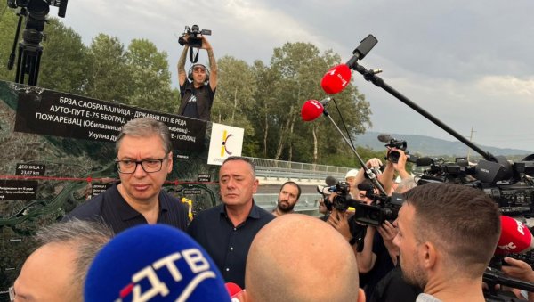 ВУЧИЋ: Траже да из притвора пустимо човека који је објавио телефон Ане Брнабић, а када су објављивали телефоне других то је позив на убиство ВУЧИЋ: Траже да из притвора пустимо човека који је објавио телефон Ане Брнабић, а када су објављивали телефоне других то је позив на убиство