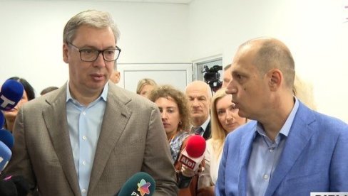 ВУЧИЋ ОБИЛАЗИ ЦЕНТАР ЗА ПАЛИЈАТИВНО ЗБРИЊАВАЊЕ УКЦ: Председник у некадашњој ковид болници ВУЧИЋ ОБИЛАЗИ ЦЕНТАР ЗА ПАЛИЈАТИВНО ЗБРИЊАВАЊЕ УКЦ: Председник у некадашњој ковид болници