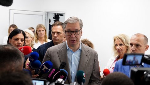 PA JESTE LI VI LJUDI NORMALNI, DAJTE DA VAS SMESTIMO U NEKU USTANOVU Vučić o sve sumanutijim potezima blokadera