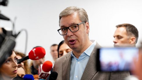ПА ЈЕСТЕ ЛИ ВИ ЉУДИ НОРМАЛНИ, ДАЈТЕ ДА ВАС СМЕСТИМО У НЕКУ УСТАНОВУ Вучић о све суманутијим потезима блокадера