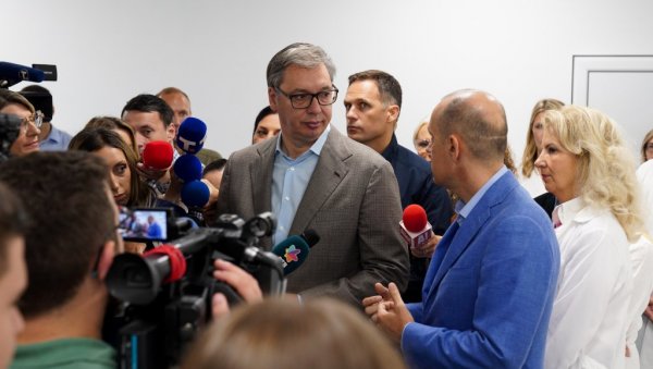 ВУЧИЋ ОБИШАО ЦЕНТАР ЗА ПАЛИЈАТИВНО ЗБРИЊАВАЊЕ И НАЈАВИО ВЕЛИКЕ ВЕСТИ: Имамо најмодерније инструменте, радови у Тиршовој испред рока (ВИДЕО) ВУЧИЋ ОБИШАО ЦЕНТАР ЗА ПАЛИЈАТИВНО ЗБРИЊАВАЊЕ И НАЈАВИО ВЕЛИКЕ ВЕСТИ: Имамо најмодерније инструменте, радови у Тиршовој испред рока (ВИДЕО)
