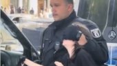 ŠOK SNIMAK IZ BERLINA, RUKE PREKO OČIJU: Pogledajte kako nemačka policija hapsi devojčicu (13) (VIDEO)