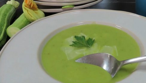 IDEALNO JELO KOJE UVEK PRIJA: Krem supa od tikvica