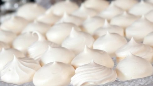SAMO TRI SASTOJKA: Za najfinije puslice SAMO TRI SASTOJKA: Za najfinije puslice