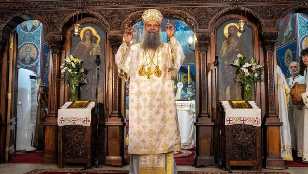 ВЕРА ЈЕ ПОВЕРЕЊЕ И ПОДРАЗУМЕВА ЗАЈЕДНИЦУ Патријарх Порфирије началствовао је светом Литургијом у цркви Светог архангела Гаврила у Београду ВЕРА ЈЕ ПОВЕРЕЊЕ И ПОДРАЗУМЕВА ЗАЈЕДНИЦУ Патријарх Порфирије началствовао је светом Литургијом у цркви Светог архангела Гаврила у Београду