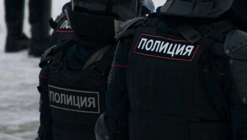 АУТОМОБИЛ СА ТУРИСТИМА ПРОПАО КРОЗ ЛЕД: Извлаче тела погинулих