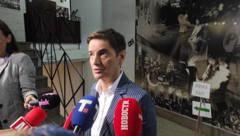 UKRALI SU IZ SKC - A SVE ŠTO SU MOGLI Brnabić: Tako bi izgledala Srbija da je preuzmu blokaderi UKRALI SU IZ SKC - A SVE ŠTO SU MOGLI Brnabić: Tako bi izgledala Srbija da je preuzmu blokaderi