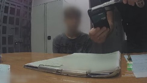 DEČAK (11) PIJAN VOZIO OČEV AUTOMOBIL: Policija zaustavila vozilo i imala šta da vidi DEČAK (11) PIJAN VOZIO OČEV AUTOMOBIL: Policija zaustavila vozilo i imala šta da vidi