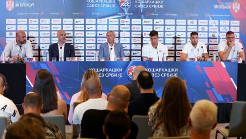 ŠOK! Reprezentativac Srbije najavio povlačenje, evo kako je proteklo obraćanje Pešića i orlova na okupljanju