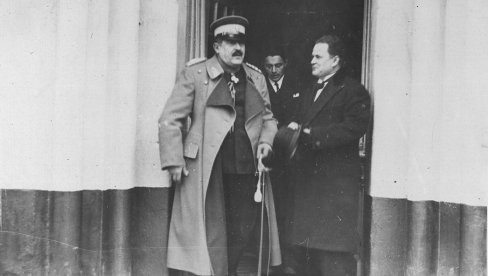 ПЕТАР ЖИВКОВИЋ ШИРИ СВОЈУ МРЕЖУ ЗА УТИЦАЈ: Разлог велике наклоности краља Александра према генералу Живковићу није разрешена ни до данас ПЕТАР ЖИВКОВИЋ ШИРИ СВОЈУ МРЕЖУ ЗА УТИЦАЈ: Разлог велике наклоности краља Александра према генералу Живковићу није разрешена ни до данас