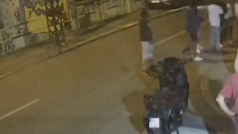 (UZNEMIRUJUĆI VIDEO) SNIMAK DRAME U CENTRU BEOGRADA: Muškarac nožem izbo Afrikance (UZNEMIRUJUĆI VIDEO) SNIMAK DRAME U CENTRU BEOGRADA: Muškarac nožem izbo Afrikance