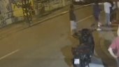 (УЗНЕМИРУЈУЋИ ВИДЕО) СНИМАК ДРАМЕ У ЦЕНТРУ БЕОГРАДА: Мушкарац ножем избо Африканце (УЗНЕМИРУЈУЋИ ВИДЕО) СНИМАК ДРАМЕ У ЦЕНТРУ БЕОГРАДА: Мушкарац ножем избо Африканце