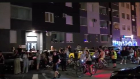 PONOVO JEZIVA AKCIJA ZGUBIDANA: Blokaderi opet divljaju ispred kuće Žarka Mićina u kojoj živi sa dve ćerkice (VIDEO)