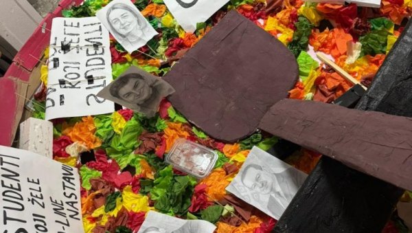 БОЛЕСНО! Блокадери згубидани у лонцу кувају ћације и министре - језив призор у згради Универзитета у Новом Пазару (ФОТО) БОЛЕСНО! Блокадери згубидани у лонцу кувају ћације и министре - језив призор у згради Универзитета у Новом Пазару (ФОТО)