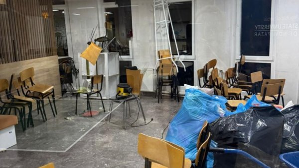 ЗГРАДА УНИВЕРЗИТЕТА У НОВОМ ПАЗАРУ БИЛА ИЗЛОЖЕНА ХЕМИЈСКОМ ИНЦИДЕНТУ Огласио се ректорски колегијум: Унутра су биле особе које нису студенти ЗГРАДА УНИВЕРЗИТЕТА У НОВОМ ПАЗАРУ БИЛА ИЗЛОЖЕНА ХЕМИЈСКОМ ИНЦИДЕНТУ Огласио се ректорски колегијум: Унутра су биле особе које нису студенти