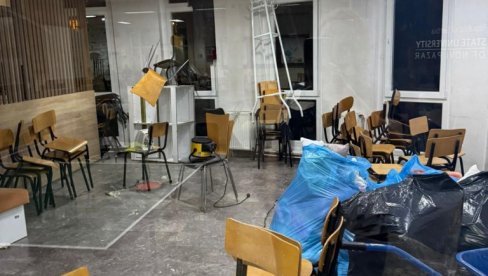 ZGRADA UNIVERZITETA U NOVOM PAZARU BILA IZLOŽENA HEMIJSKOM INCIDENTU Oglasio se rektorski kolegijum: Unutra su bile osobe koje nisu studenti ZGRADA UNIVERZITETA U NOVOM PAZARU BILA IZLOŽENA HEMIJSKOM INCIDENTU Oglasio se rektorski kolegijum: Unutra su bile osobe koje nisu studenti