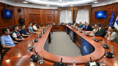 Ministar akademik Bela Balint ispratio srpsku reprezentaciju na predstojeću Olimpijadu iz veštačke inteligencije u Kini