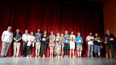 POBEDILI DOMAĆI HRČKI: U Trebinju završen 68. Festival festivala, nadmetanje pozorišnih amatera POBEDILI DOMAĆI HRČKI: U Trebinju završen 68. Festival festivala, nadmetanje pozorišnih amatera