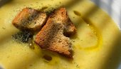 ОВА ЧОРБА ЈЕ БЛАГОГ УКУСА: Летња крем чорба са тиквицама и црвеним сочивом