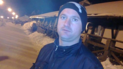 ОВО ЈЕ ЕКСТРЕМИСТА КОЈИ ЈЕ ПСОВАО СРПСКУ МАЈКУ НА ПРОТЕСТУ: Елведин Тотић ухапшен након дивљања по Новом Пазару (ФОТО) ОВО ЈЕ ЕКСТРЕМИСТА КОЈИ ЈЕ ПСОВАО СРПСКУ МАЈКУ НА ПРОТЕСТУ: Елведин Тотић ухапшен након дивљања по Новом Пазару (ФОТО)