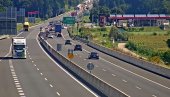 ПЕТ ОСОБА ПОГИНУЛО ЈЕ У УДЕСУ КОМБИЈА: Тешка саобраћајна несрећа на ауто-путу код Тепање ПЕТ ОСОБА ПОГИНУЛО ЈЕ У УДЕСУ КОМБИЈА: Тешка саобраћајна несрећа на ауто-путу код Тепање