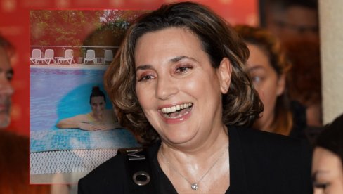 СКИНУЛА СЕ У КУПАЋИ: Милица Милша очарала фотком са базена, не скида осмех са лица (ФОТО) СКИНУЛА СЕ У КУПАЋИ: Милица Милша очарала фотком са базена, не скида осмех са лица (ФОТО)