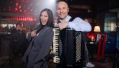 СПОЈ ПЕВАЧИЦЕ И ХАРМОНИКАША: Сања Вучић и Аца Софронијевић оживели нешто што је било скроз заборављено (ФОТО)